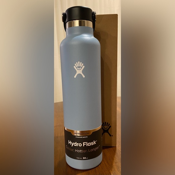 NWT Hydroflask Rain (light blue) 24 oz - Picture 1 of 4